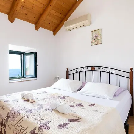 Ivana By Vintage Travel * Mihanici