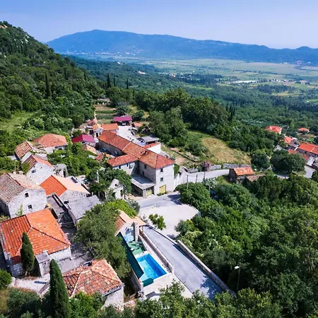 Ivana By Vintage Travel * Mihanici