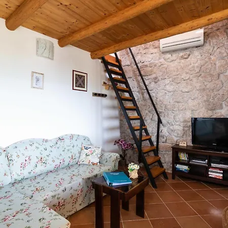 Ivana By Vintage Travel * Mihanici